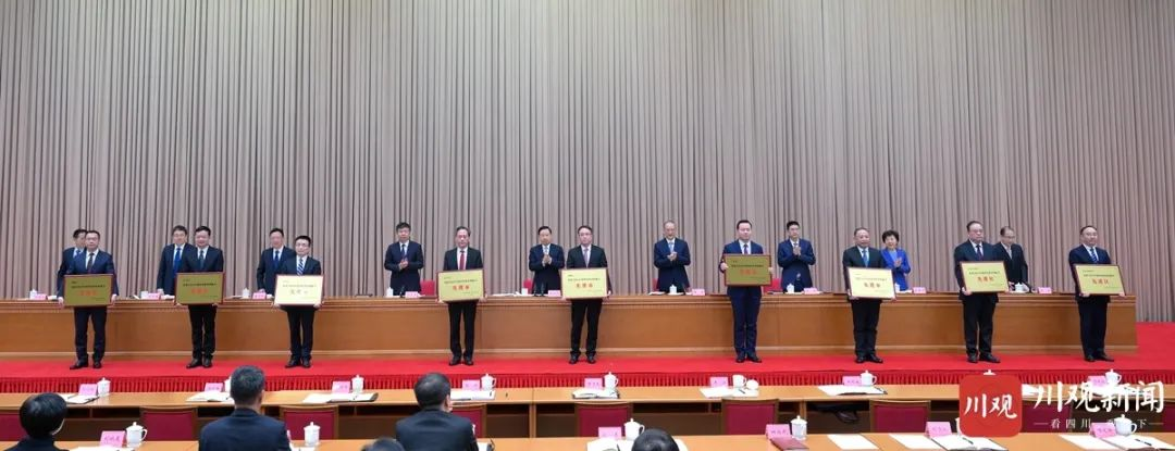 王晓晖在省委村落工作会议上强调：在推动村落振兴上全面发力，加快实现由农业大省向农业强省转变2.png