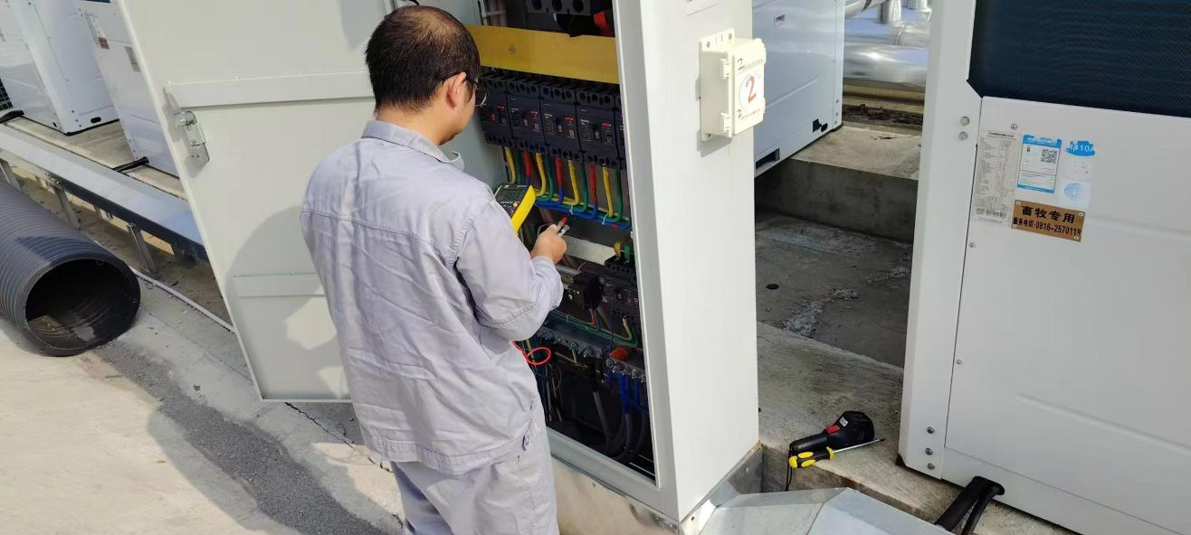 川繁猪公司发展节前安全出产查抄